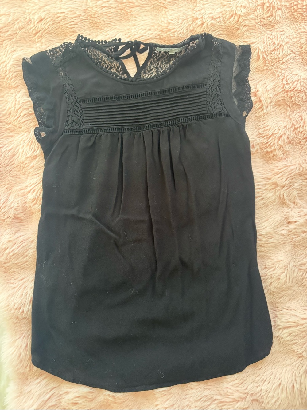Daniel Rainn Black Lace Yoke Cap Sleeve Blouse